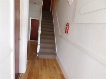 Spencer Inn Apartments Хароу Екстериор снимка